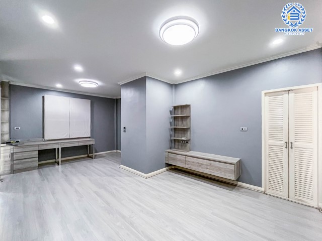 *****บ้านเดี่ยวมือสองย่านนนทบุรี ม.ลลิลอินเดอะพาร์ค บางใหญ่-กาญจนาภิเษก เนื้อที่ 56.2 ตร.ว. ฟังก์ชัน 3 ห้องนอน 2 ห้องน้ำ 2 ที่จอดรถ มาพร้อมของแถมเพียบ! บนทำเลดี เพียง 5 นาทีถึงรถไฟฟ้าสายสีม่วง "สถานีตลาดบางใหญ่" ใกล้เซ็นทรัลเวสต์เกต และทางด่วน "กาญจนาภิเษก"